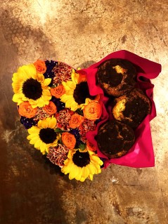 Redi - Caja con muffins y flores